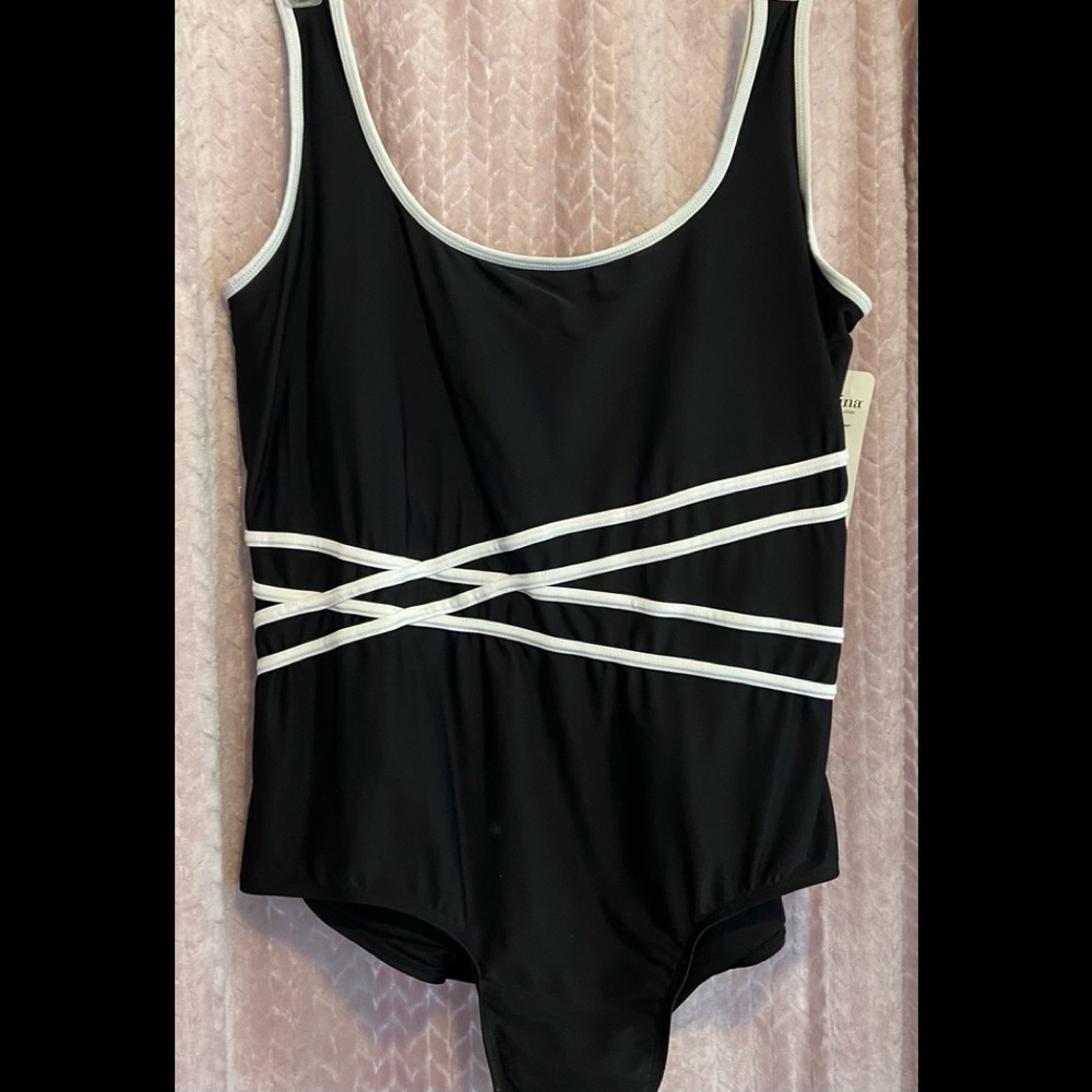 Catalina 2X one piece black/white bathing suit. NWT and attached panty liner.